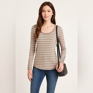 Free People boho colorblock tee top. Accent sleeves. Size M